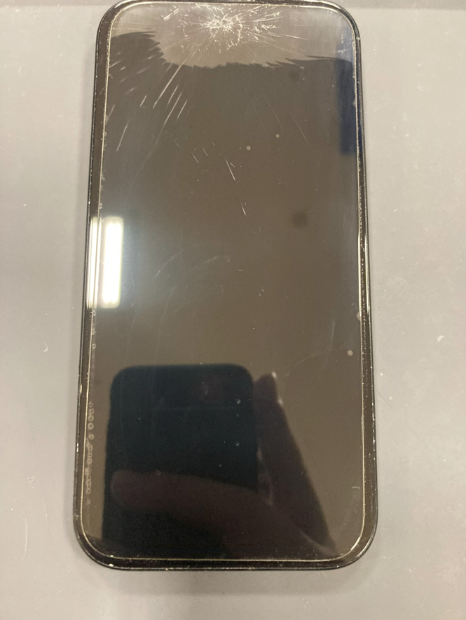 豊川市でiPhone 15の画面交換修理】落下による画面割れも当日60分で